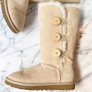 Ugg Bailey Button Triplet Boot Color Sand Size 6